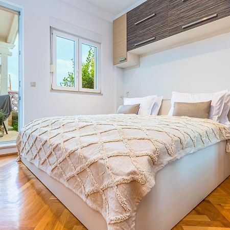 Beachfront Apartment Jesenice  Luaran gambar