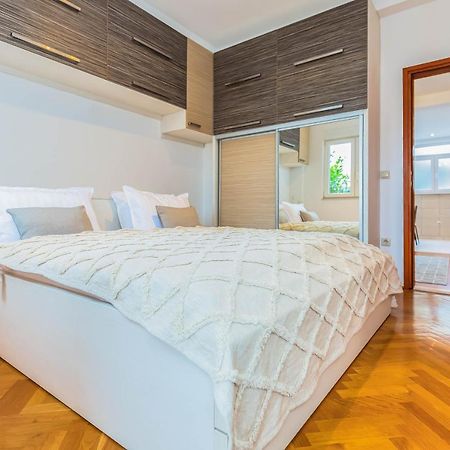 Beachfront Apartment Jesenice  Luaran gambar