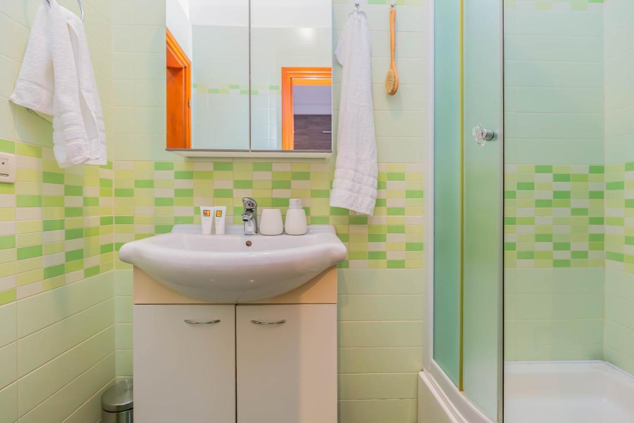 Beachfront Apartment Jesenice  Luaran gambar