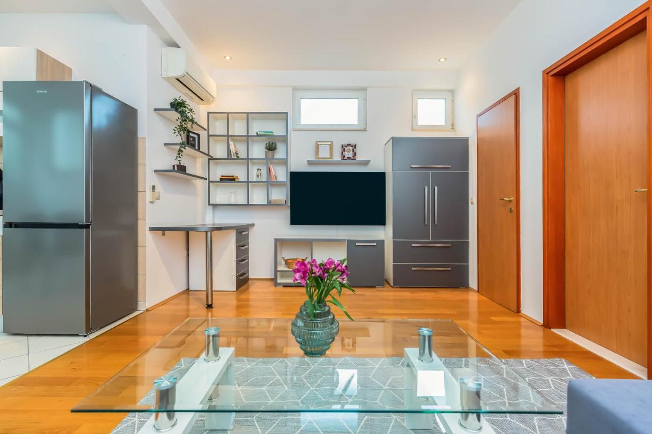 Beachfront Apartment Jesenice  Luaran gambar