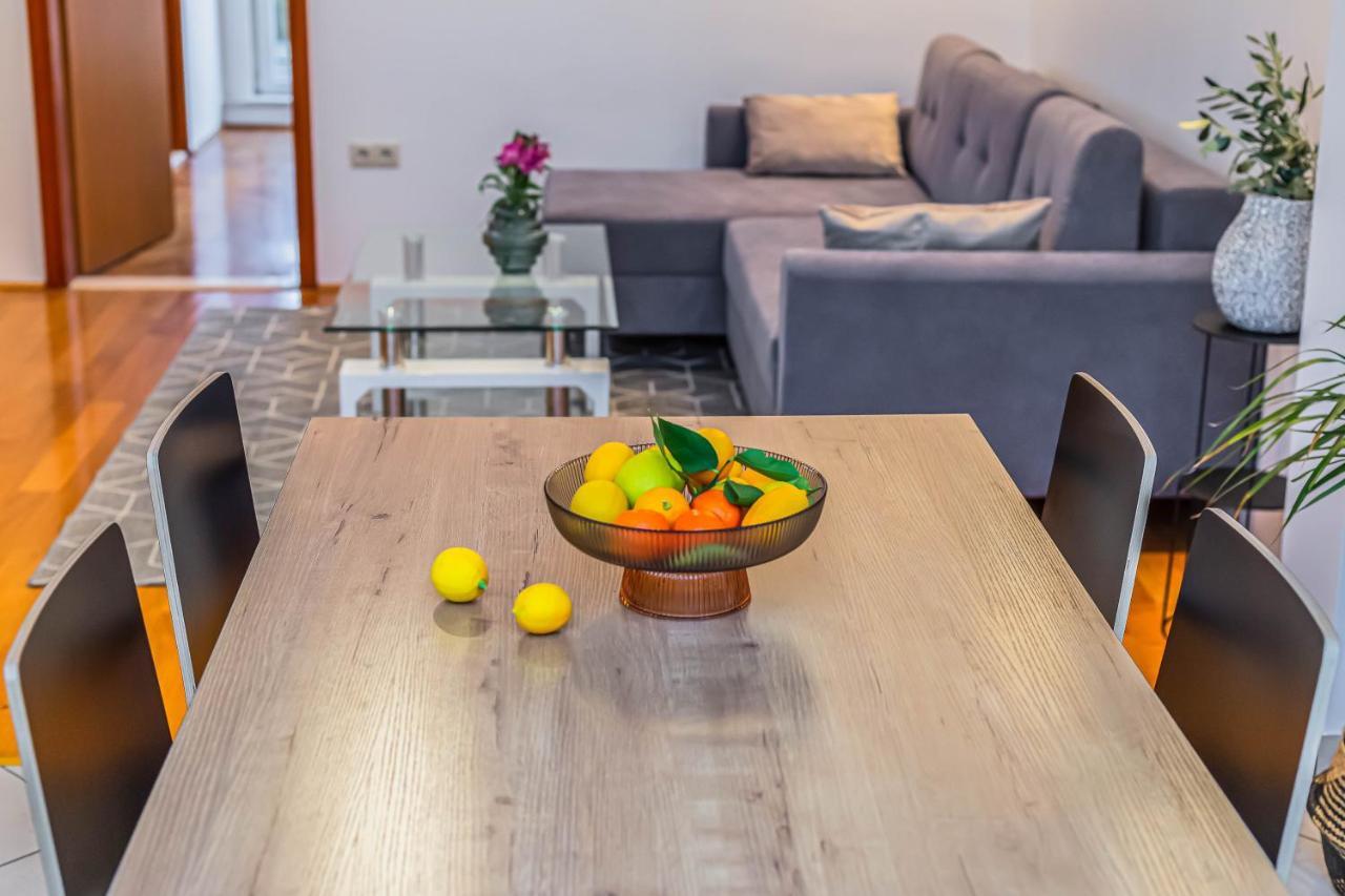 Beachfront Apartment Jesenice  Luaran gambar
