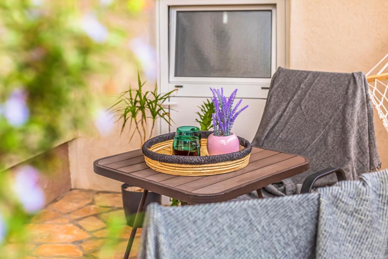 Beachfront Apartment Jesenice  Luaran gambar