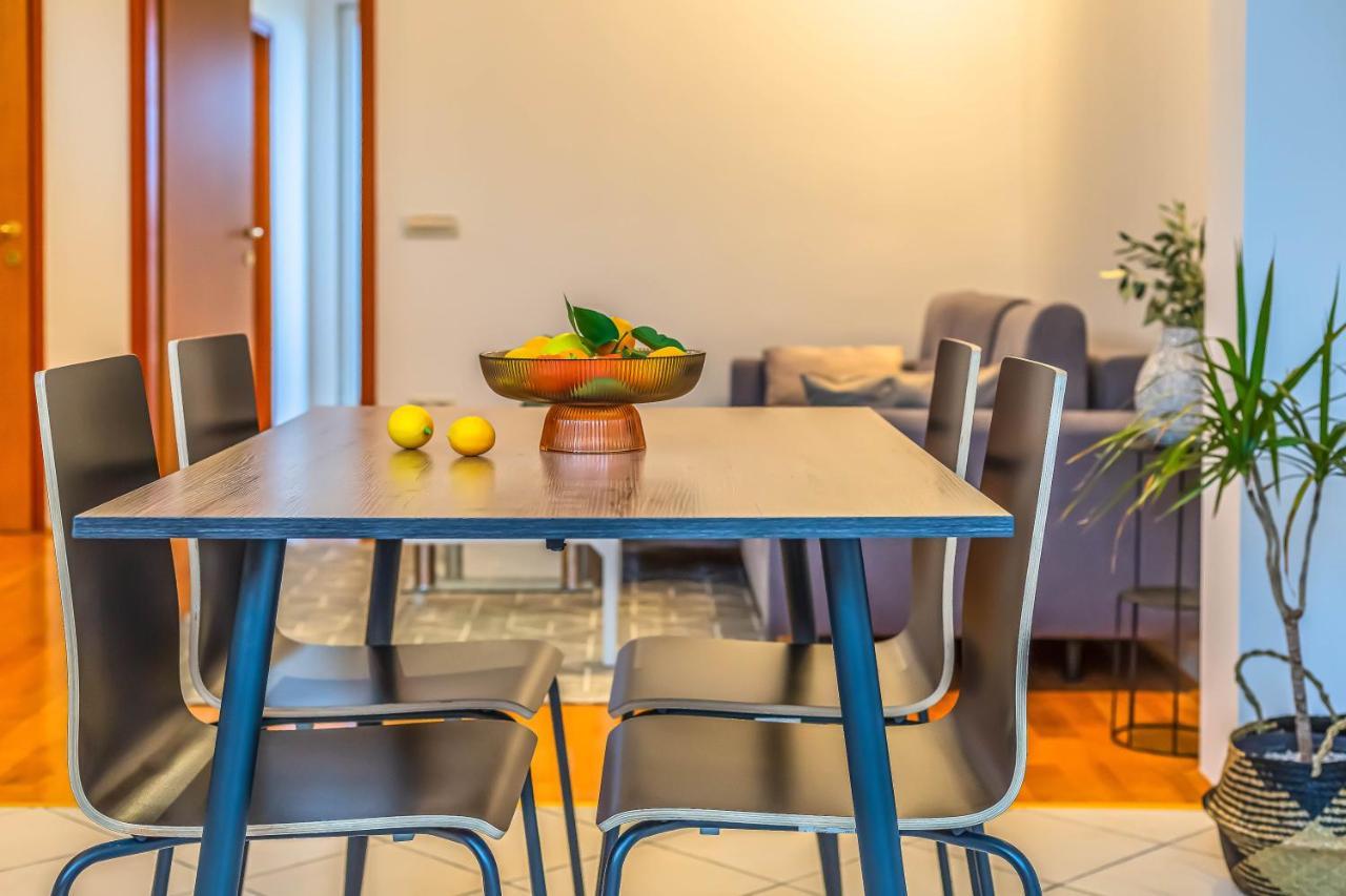 Beachfront Apartment Jesenice  Luaran gambar
