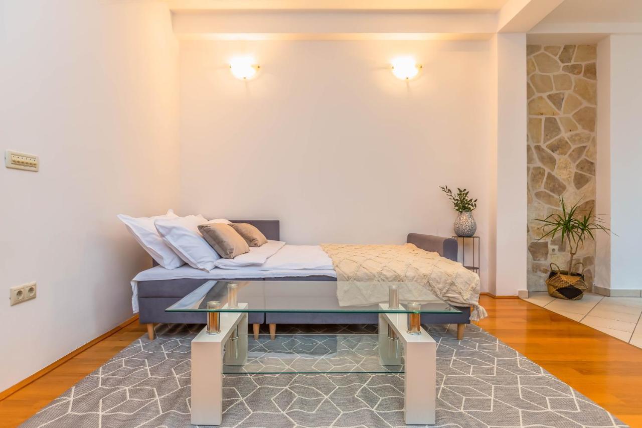 Beachfront Apartment Jesenice  Luaran gambar