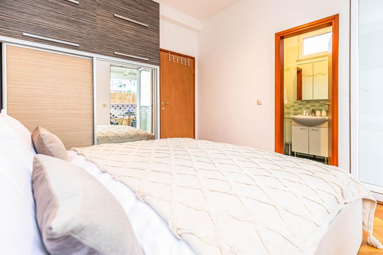Beachfront Apartment Jesenice  Luaran gambar
